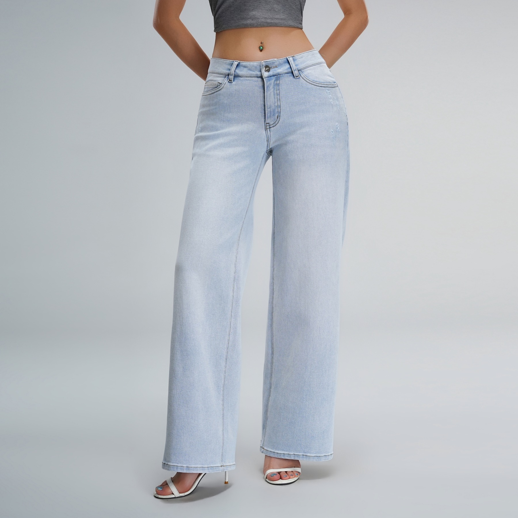 Close-up of MIGELUN denim wash and front pocket